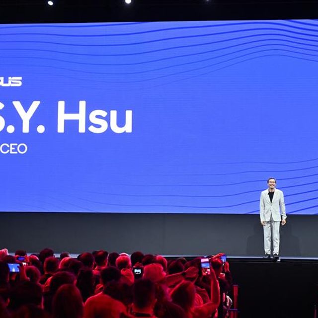 ASUS Co-CEO S.Y. Hsu at the Qualcomm Keynote